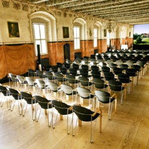 Riddersalen på Holckenhavn Slot opstillet til dagsmøde