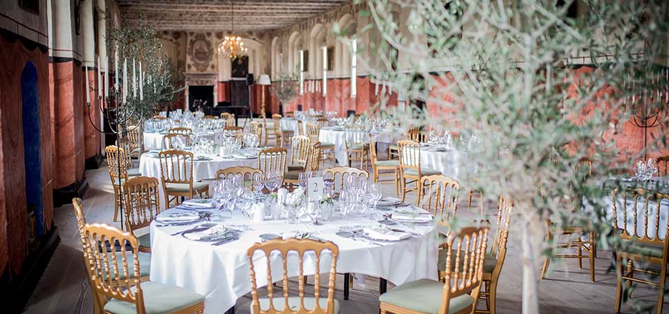 Holckenhavn Slot - smukt opdækket bord i Riddersalen